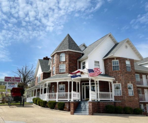 Гостиница Carriage House Inn  Брэнсон